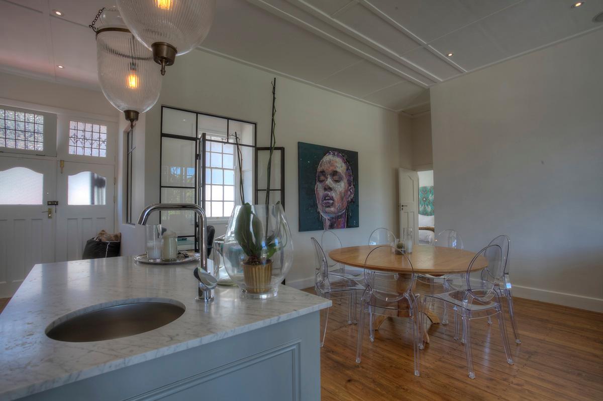 Photo 14 of Hampton Green Point Apartment accommodation in Green Point, Cape Town with 2 bedrooms and 2 bathrooms