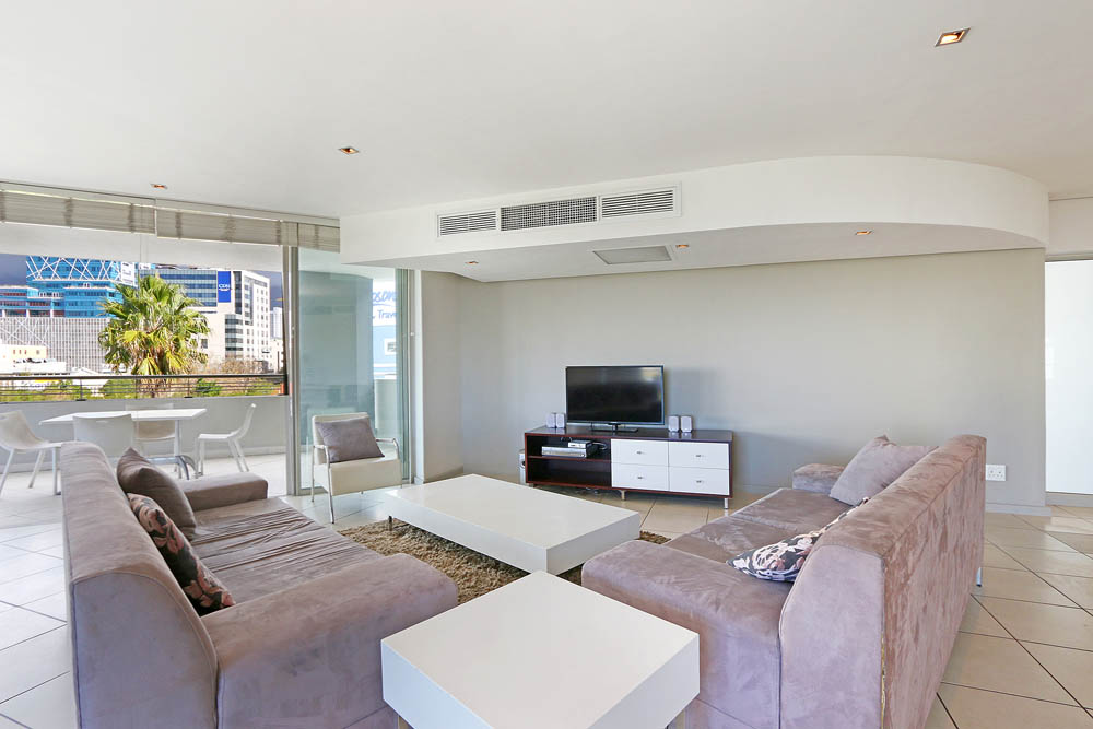 Photo 18 of Harbouredge Suites Superior Two Bedroom accommodation in City Centre, Cape Town with 2 bedrooms and 2 bathrooms
