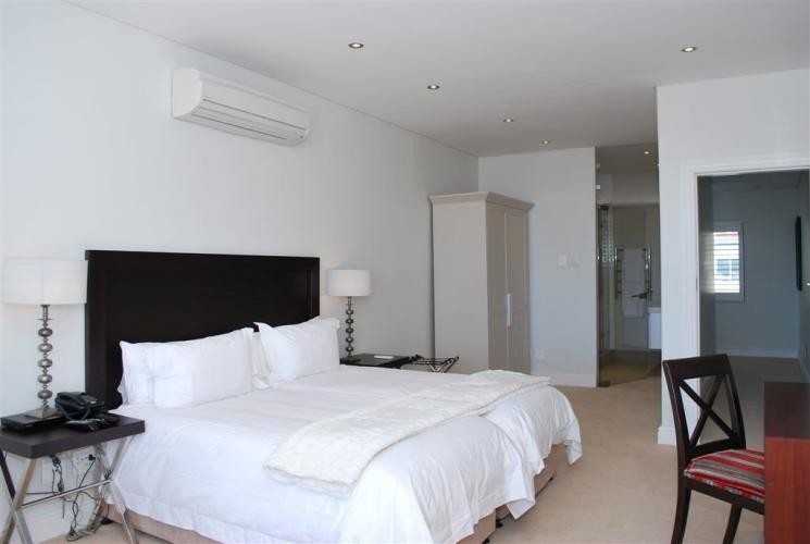 Photo 10 of Head South Villa accommodation in Camps Bay, Cape Town with 5 bedrooms and 5 bathrooms