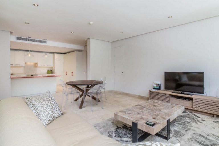 Photo 2 of Helenslee 002 accommodation in V&A Waterfront, Cape Town with 1 bedrooms and 1 bathrooms