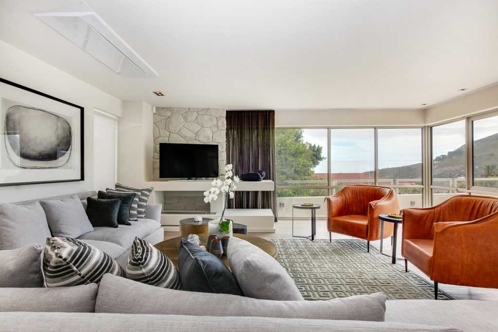 Photo 8 of Hely Views accommodation in Camps Bay, Cape Town with 5 bedrooms and 5 bathrooms