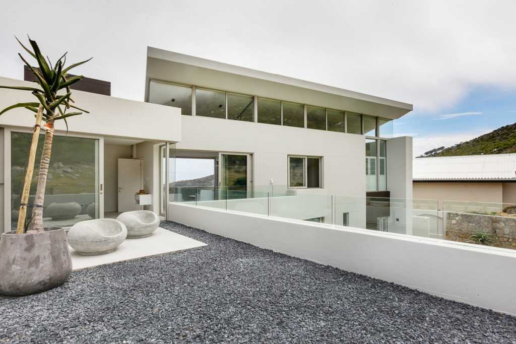 Photo 2 of Hely Views accommodation in Camps Bay, Cape Town with 5 bedrooms and 5 bathrooms
