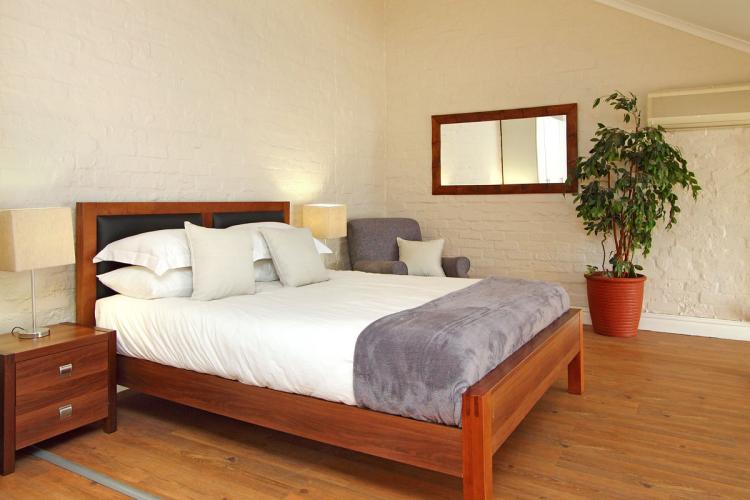 Photo 2 of Hiddingh Loft accommodation in Gardens, Cape Town with 1 bedrooms and 1 bathrooms