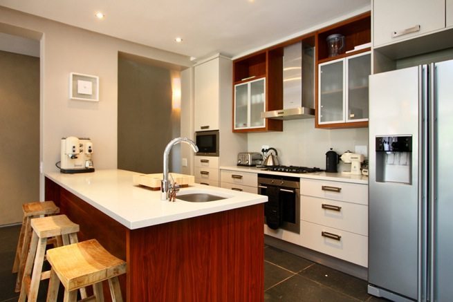 Photo 10 of Higgo Villa accommodation in Higgovale, Cape Town with 4 bedrooms and 4 bathrooms