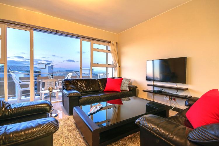 Photo 6 of Hillside Heights accommodation in Green Point, Cape Town with 2 bedrooms and 1 bathrooms