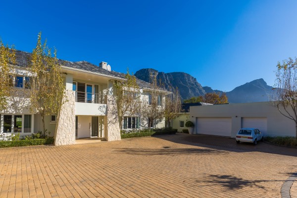 Photo 32 of Bishopscourt Views accommodation in Bishopscourt, Cape Town with 7 bedrooms and 7 bathrooms