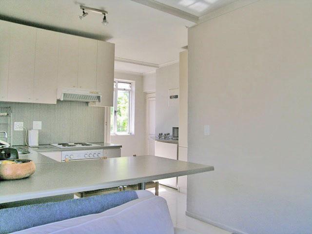 Photo 3 of Hof Penthouse accommodation in Gardens, Cape Town with 1 bedrooms and 1 bathrooms