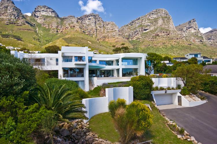 Photo 4 of Hollywood Mansion accommodation in Camps Bay, Cape Town with 5 bedrooms and 5.5 bathrooms