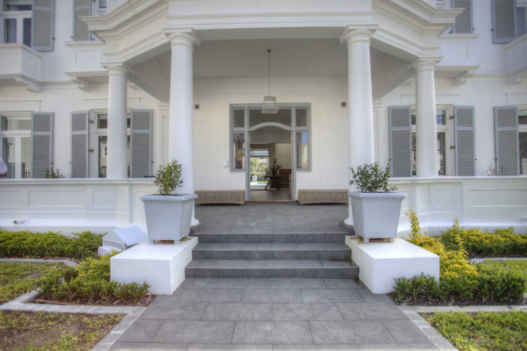 Photo 12 of Hoogeind Manor accommodation in Upper Claremont, Cape Town with 5 bedrooms and 4 bathrooms