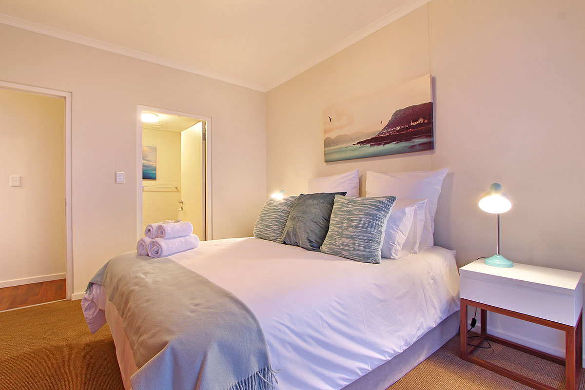 Photo 13 of Horizon Bay 702 accommodation in Bloubergstrand, Cape Town with 3 bedrooms and 2 bathrooms