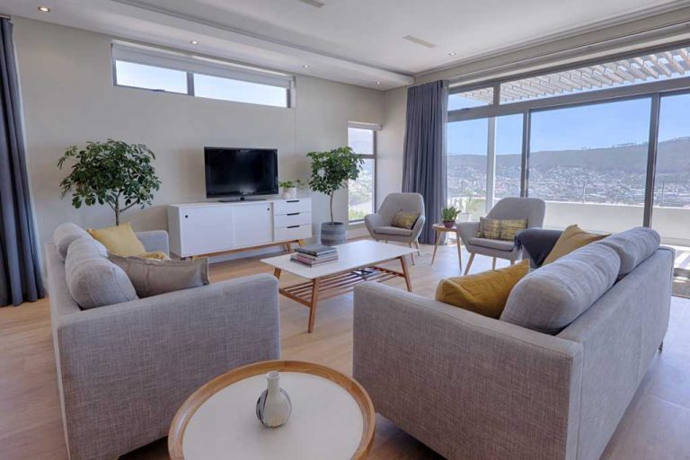 Photo 21 of Horizon Views Penthouse accommodation in Vredehoek, Cape Town with 3 bedrooms and 2 bathrooms