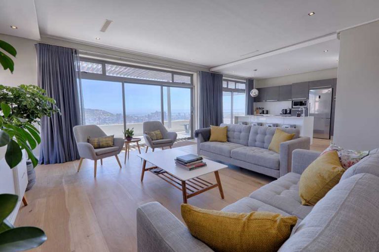 Photo 24 of Horizon Views Penthouse accommodation in Vredehoek, Cape Town with 3 bedrooms and 2 bathrooms