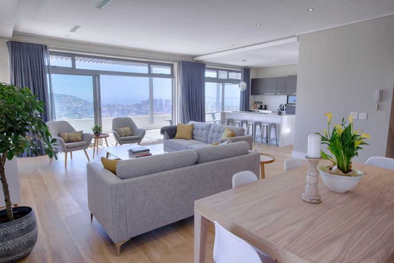 Photo 5 of Horizon Views Penthouse accommodation in Vredehoek, Cape Town with 3 bedrooms and 2 bathrooms