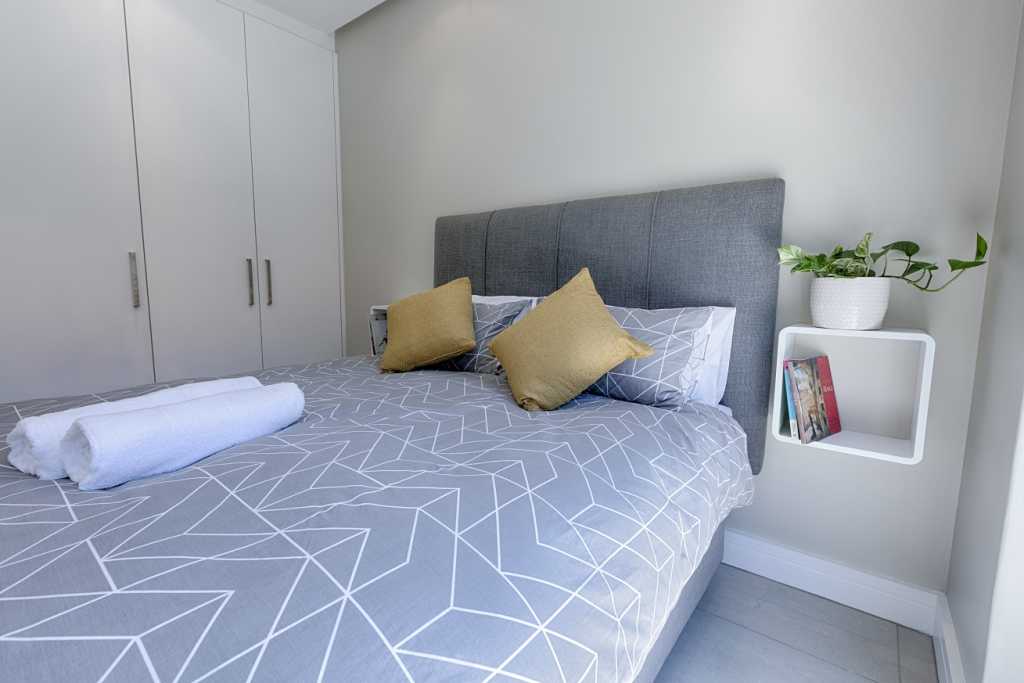 Photo 10 of Horizon Views Penthouse accommodation in Vredehoek, Cape Town with 3 bedrooms and 2 bathrooms