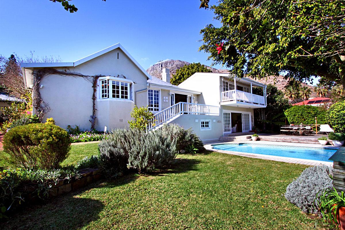 Photo 2 of Hout Bay Darling Villa accommodation in Hout Bay, Cape Town with 4 bedrooms and 3 bathrooms