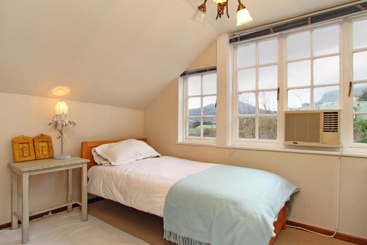 Photo 12 of Hout Bay Darling Villa accommodation in Hout Bay, Cape Town with 4 bedrooms and 3 bathrooms