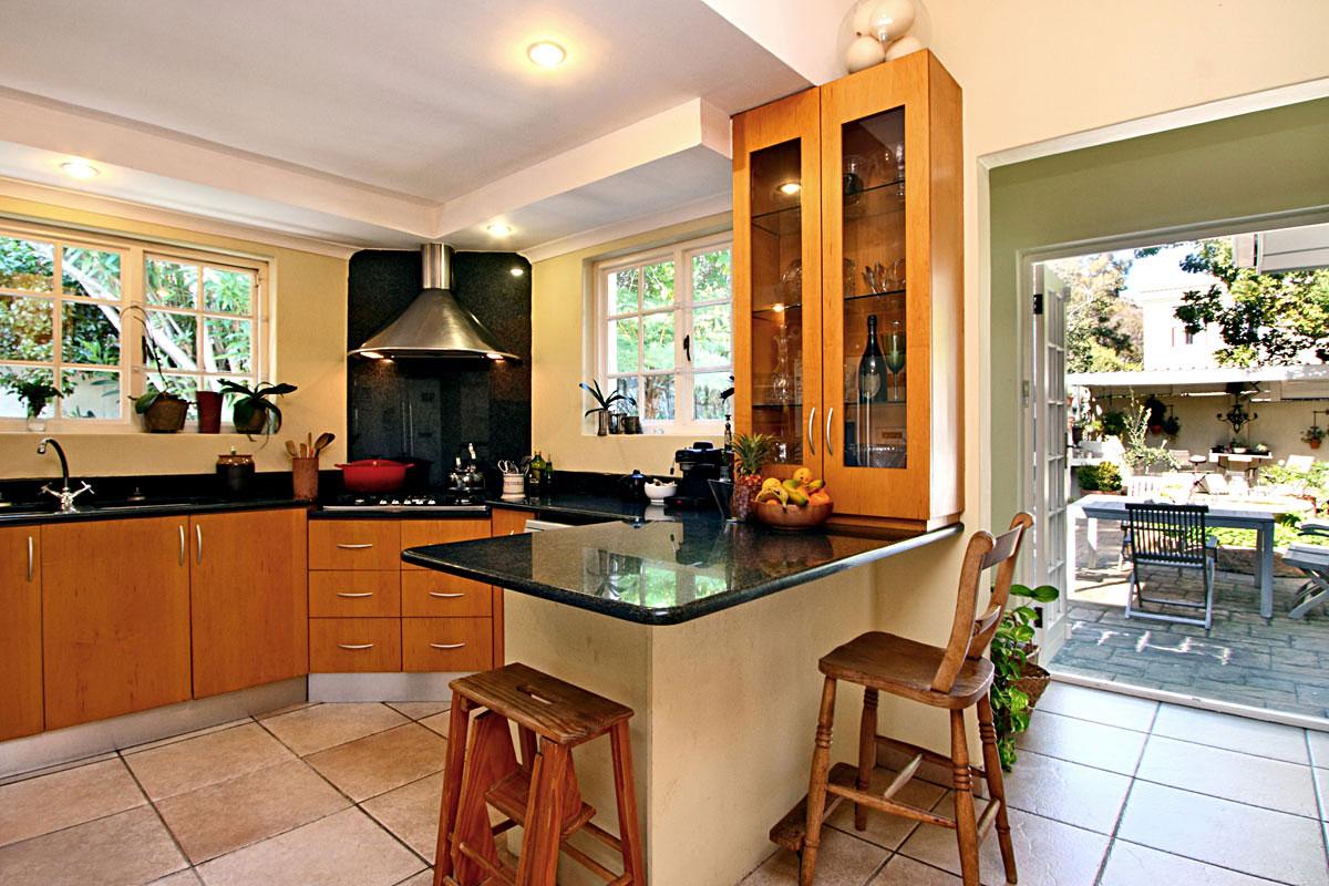 Photo 14 of Hout Bay Darling Villa accommodation in Hout Bay, Cape Town with 4 bedrooms and 3 bathrooms