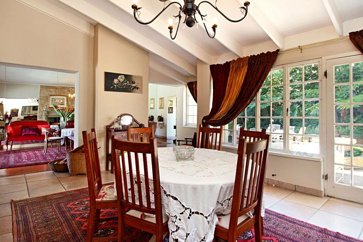 Photo 4 of Hout Bay Darling Villa accommodation in Hout Bay, Cape Town with 4 bedrooms and 3 bathrooms