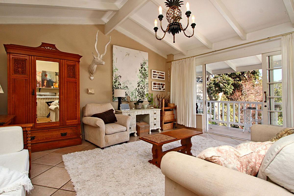 Photo 6 of Hout Bay Darling Villa accommodation in Hout Bay, Cape Town with 4 bedrooms and 3 bathrooms