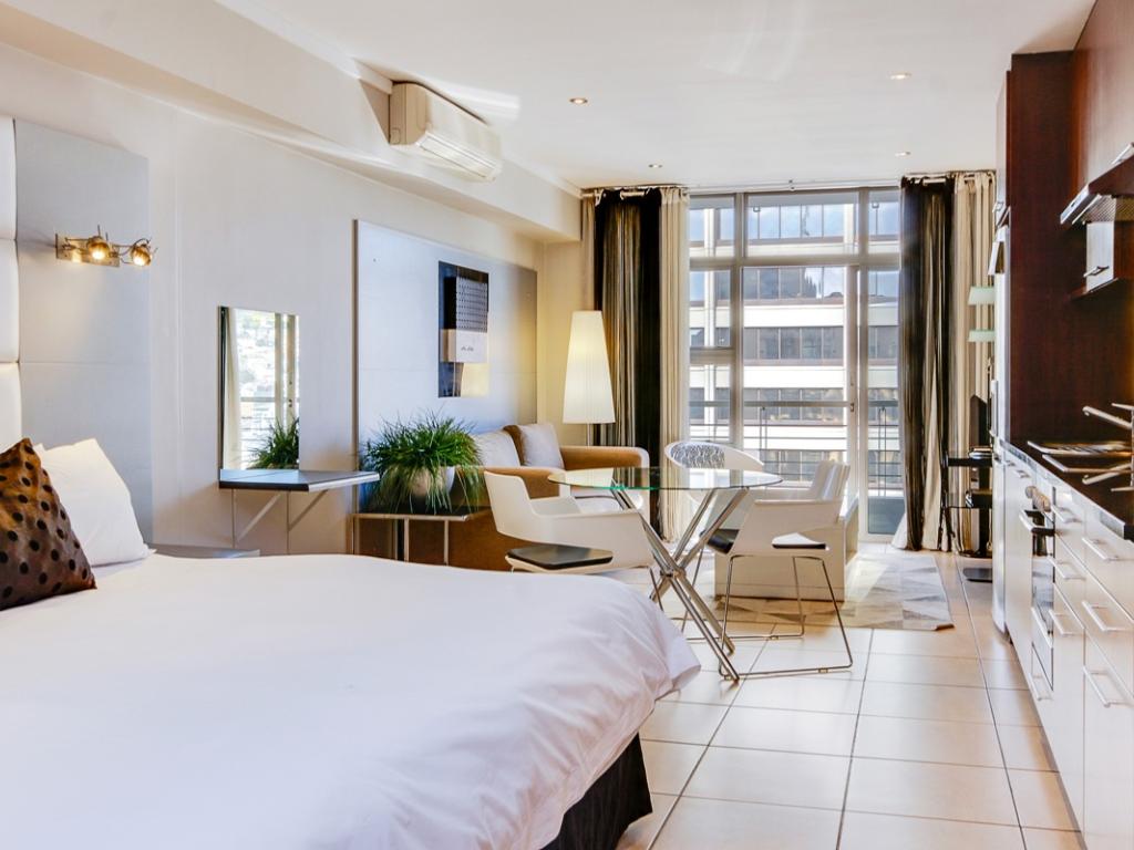 Photo 1 of Icon 1700 accommodation in City Centre, Cape Town with 1 bedrooms and 1 bathrooms