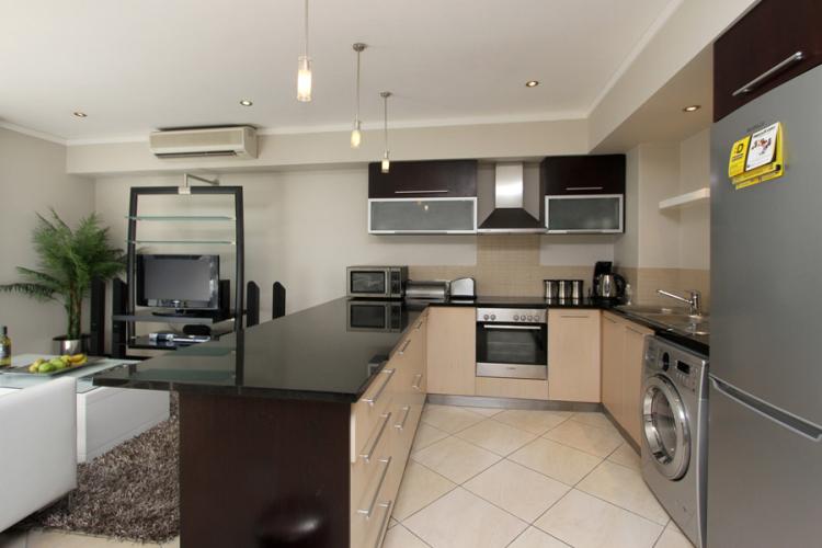 Photo 3 of Icon Apartment 808 accommodation in City Centre, Cape Town with 1 bedrooms and 1 bathrooms