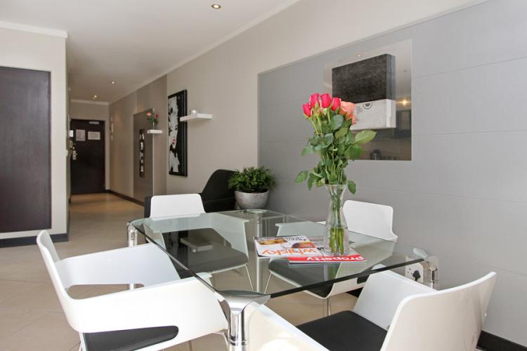 Photo 4 of Icon Apartment 808 accommodation in City Centre, Cape Town with 1 bedrooms and 1 bathrooms