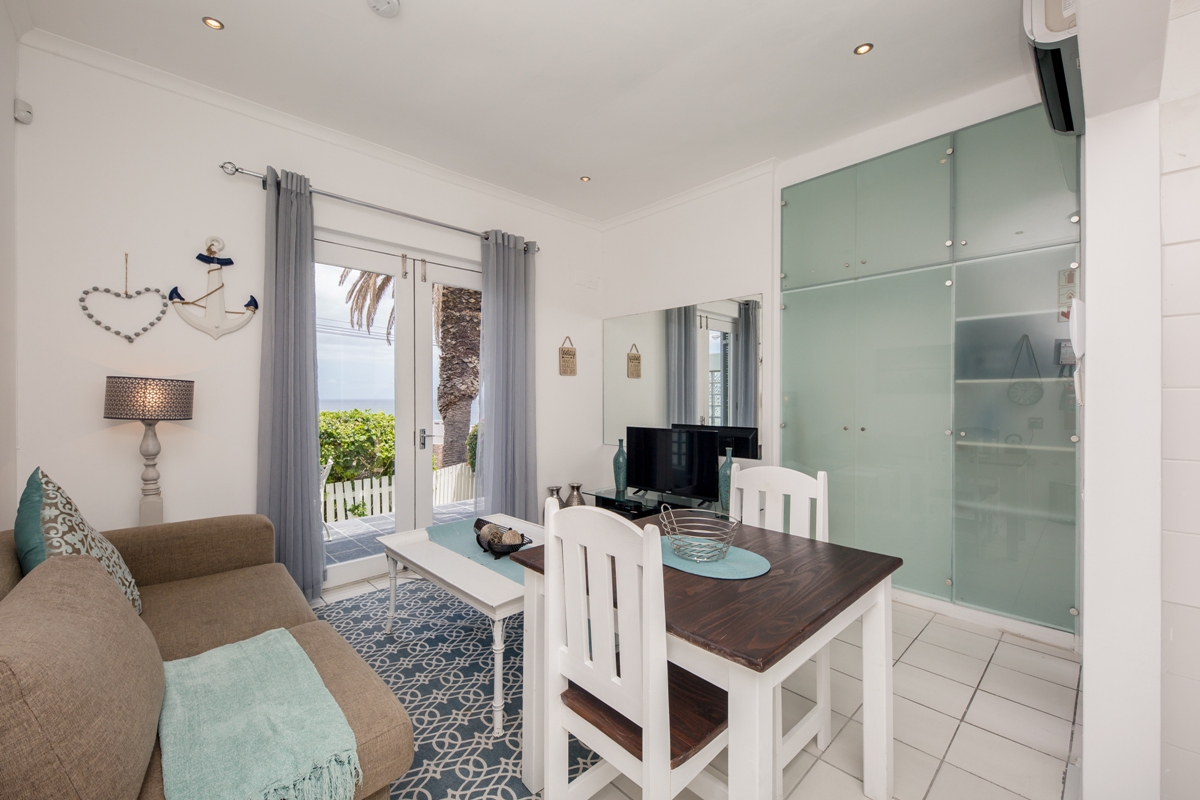 Photo 8 of Indigo Bay – The Boat accommodation in Camps Bay, Cape Town with 1 bedrooms and 1 bathrooms