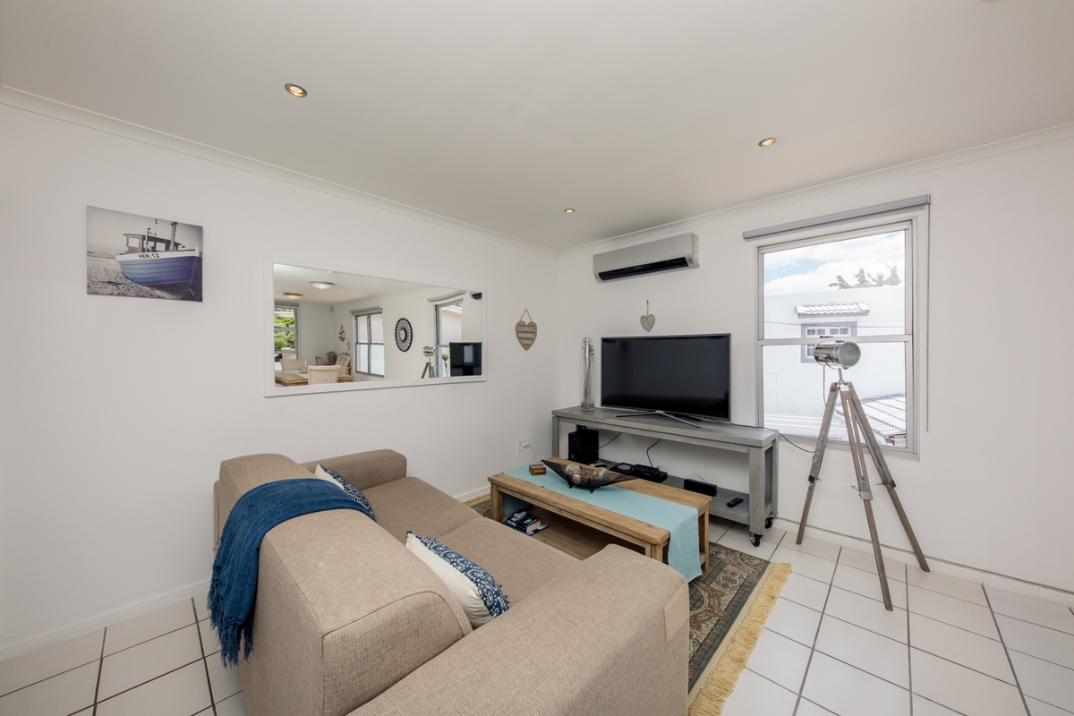 Photo 5 of Indigo Bay – The Penguin accommodation in Camps Bay, Cape Town with 1 bedrooms and 1 bathrooms