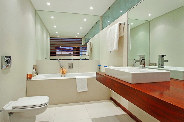 Photo 11 of Infinity Penthouse accommodation in Bloubergstrand, Cape Town with 4 bedrooms and 4 bathrooms