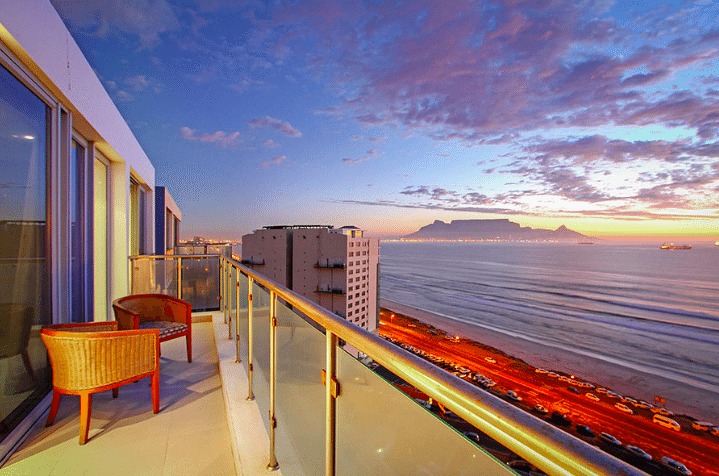 Photo 13 of Infinity Penthouse accommodation in Bloubergstrand, Cape Town with 4 bedrooms and 4 bathrooms