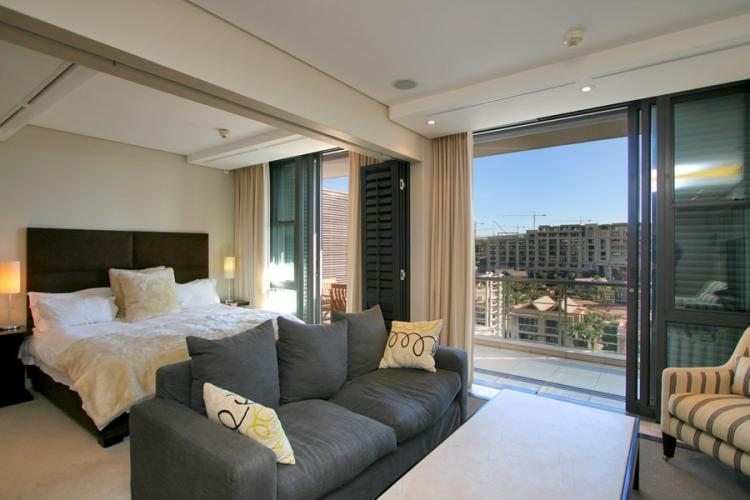 Photo 1 of Juliette 503 accommodation in V&A Waterfront, Cape Town with 1 bedrooms and 1 bathrooms