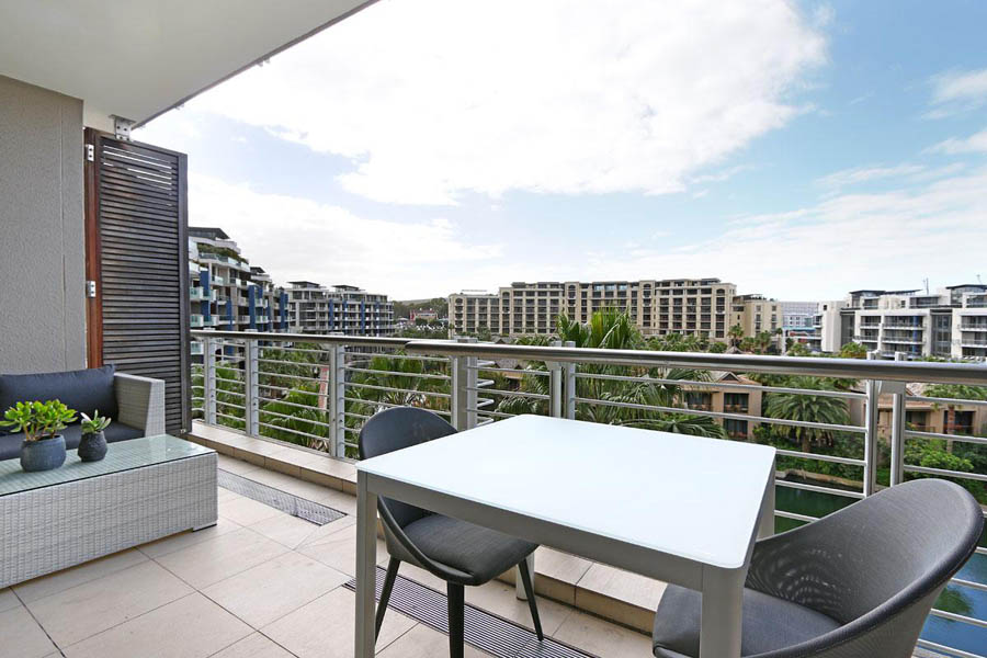 Photo 22 of Juliette B 407 accommodation in V&A Waterfront, Cape Town with 1 bedrooms and 1 bathrooms