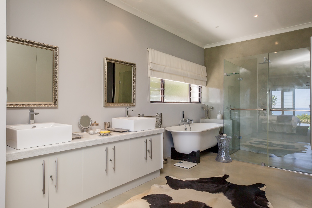 Photo 8 of Kaplan House accommodation in Camps Bay, Cape Town with 3 bedrooms and 3 bathrooms