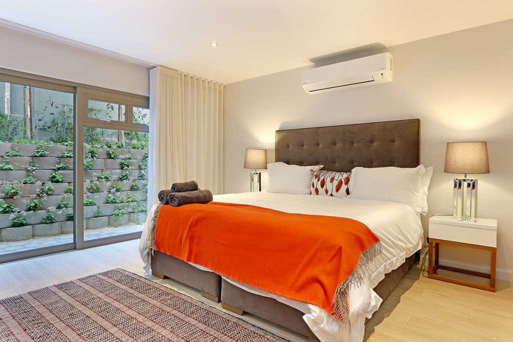 Photo 10 of Karibu Villa accommodation in Camps Bay, Cape Town with 5 bedrooms and 5 bathrooms