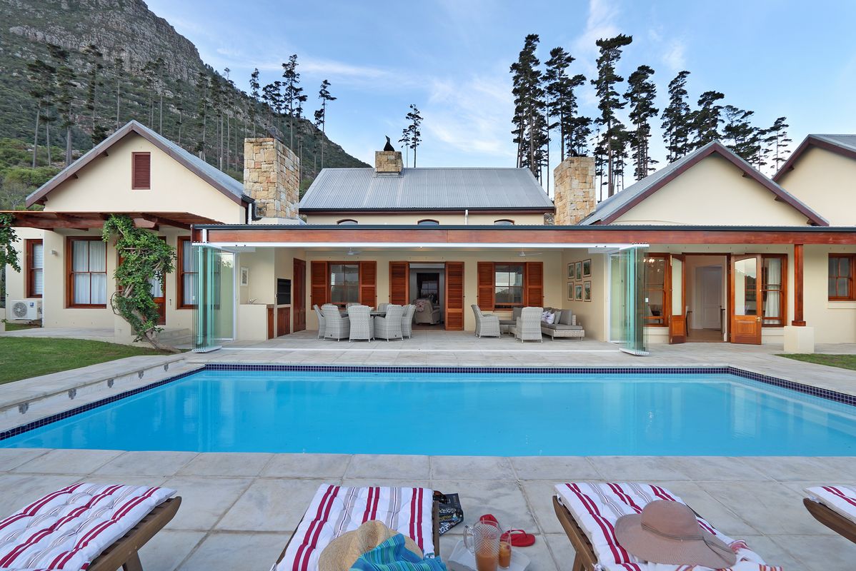 Photo 10 of Kenrock Tanglin accommodation in Hout Bay, Cape Town with 6 bedrooms and 5 bathrooms