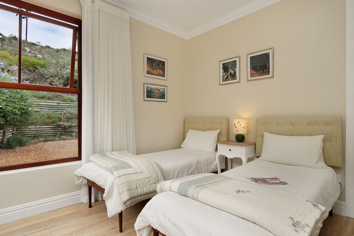 Photo 20 of Kenrock Tanglin accommodation in Hout Bay, Cape Town with 6 bedrooms and 5 bathrooms