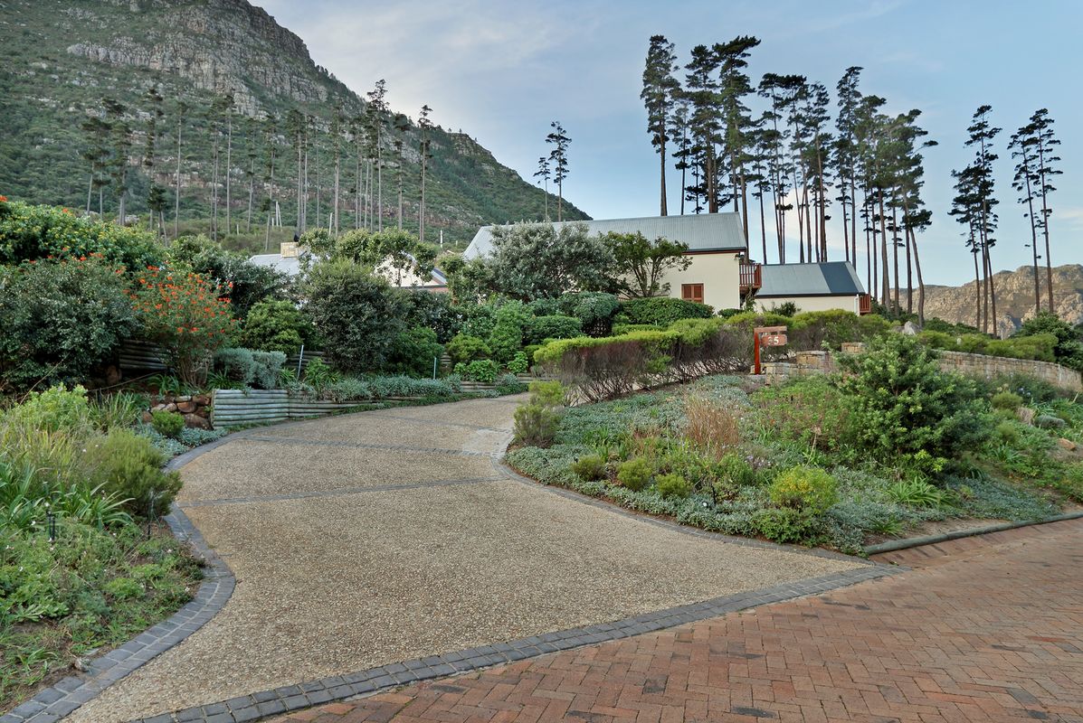 Photo 23 of Kenrock Tanglin accommodation in Hout Bay, Cape Town with 6 bedrooms and 5 bathrooms