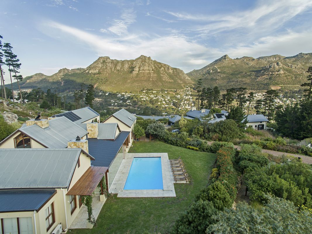Photo 26 of Kenrock Tanglin accommodation in Hout Bay, Cape Town with 6 bedrooms and 5 bathrooms