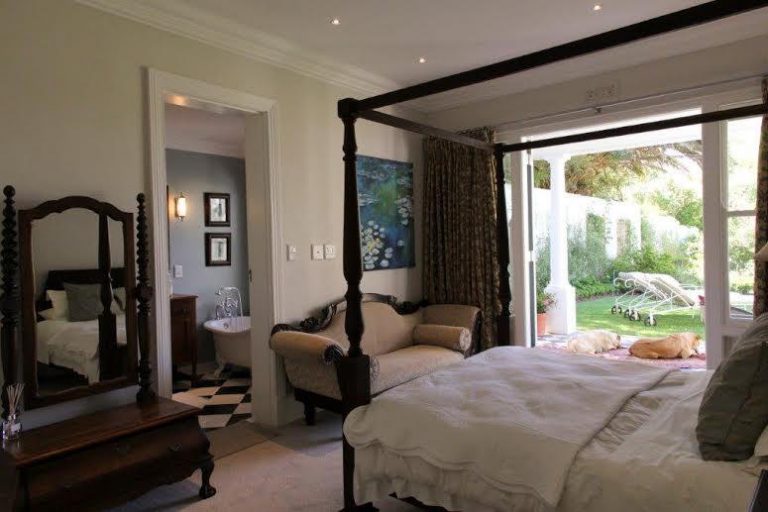 Photo 7 of Klein Constantia Vistas accommodation in Constantia, Cape Town with 4 bedrooms and 4 bathrooms