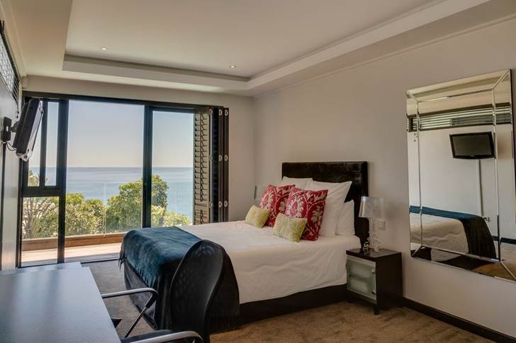 Photo 14 of Kloof Views accommodation in Bantry Bay, Cape Town with 5 bedrooms and 5 bathrooms