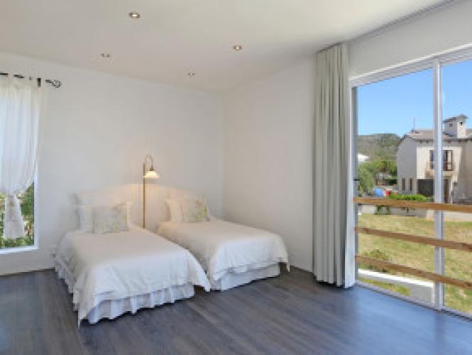 Photo 16 of Kommetjie Greenways accommodation in Kommetjie, Cape Town with 4 bedrooms and 4 bathrooms