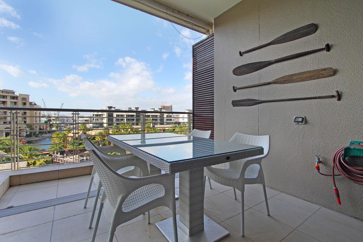 Photo 16 of Kylemore 409 accommodation in V&A Waterfront, Cape Town with 2 bedrooms and 2 bathrooms