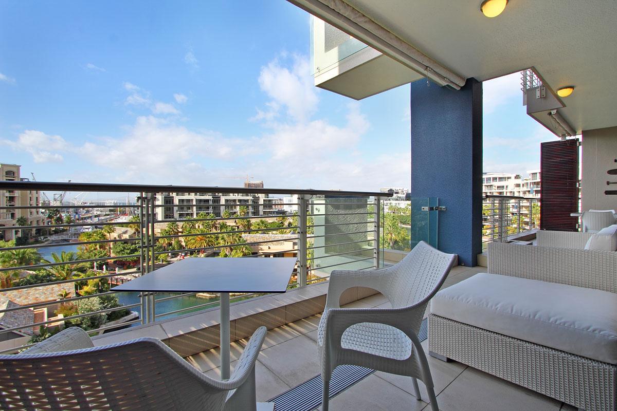 Photo 18 of Kylemore 409 accommodation in V&A Waterfront, Cape Town with 2 bedrooms and 2 bathrooms