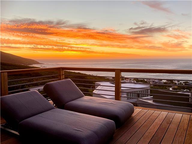 Photo 11 of La Baia accommodation in Camps Bay, Cape Town with 6 bedrooms and 6 bathrooms