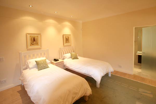 Photo 4 of La Constantia accommodation in Constantia, Cape Town with 4 bedrooms and 3.5 bathrooms