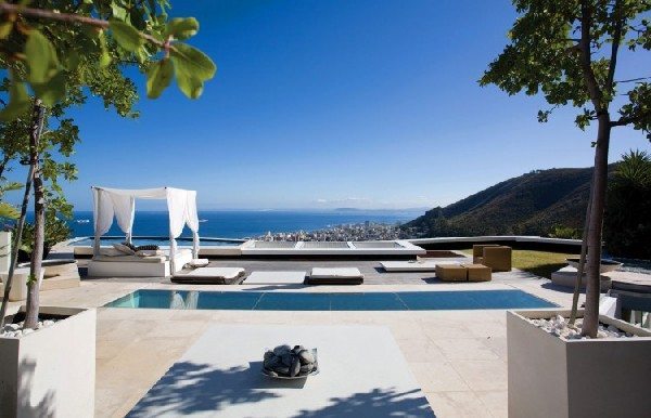 Photo 4 of La Grand Vue accommodation in Fresnaye, Cape Town with 3 bedrooms and 3 bathrooms