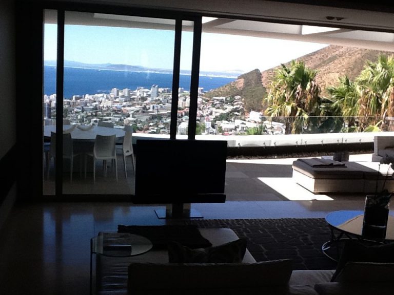 Photo 8 of La Grand Vue accommodation in Fresnaye, Cape Town with 3 bedrooms and 3 bathrooms