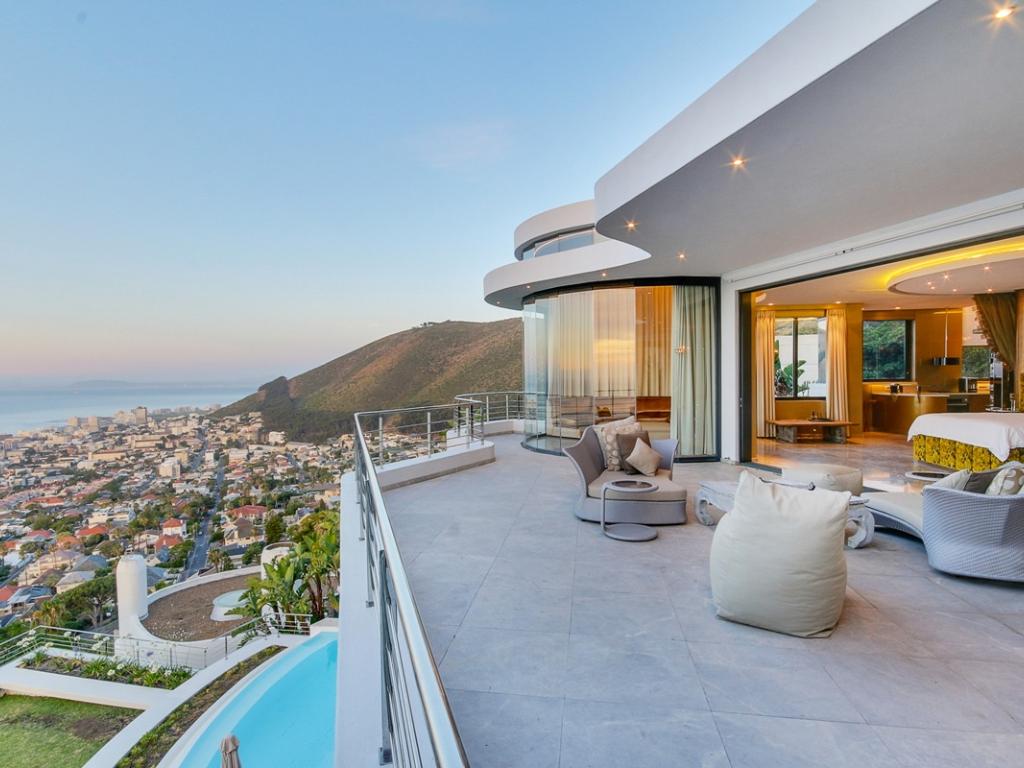 Photo 11 of La Grande Vue accommodation in Bantry Bay, Cape Town with 4 bedrooms and 4 bathrooms