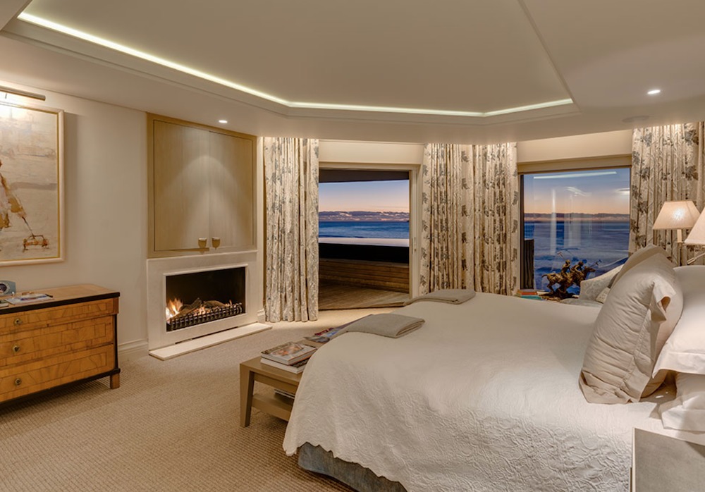 Photo 6 of La Rive Penthouse accommodation in Mouille Point, Cape Town with 4 bedrooms and 4 bathrooms