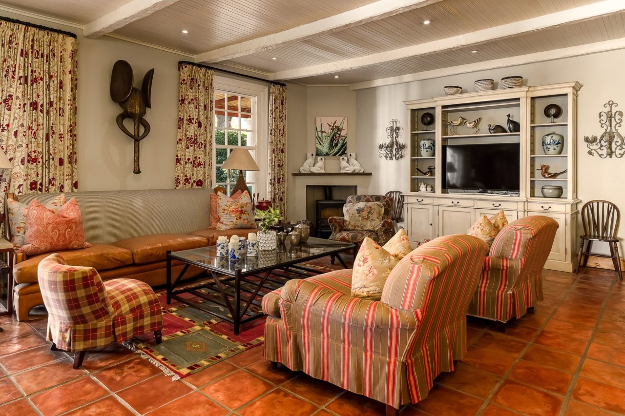 Photo 7 of Le Marais Villa accommodation in Constantia, Cape Town with 5 bedrooms and 5 bathrooms
